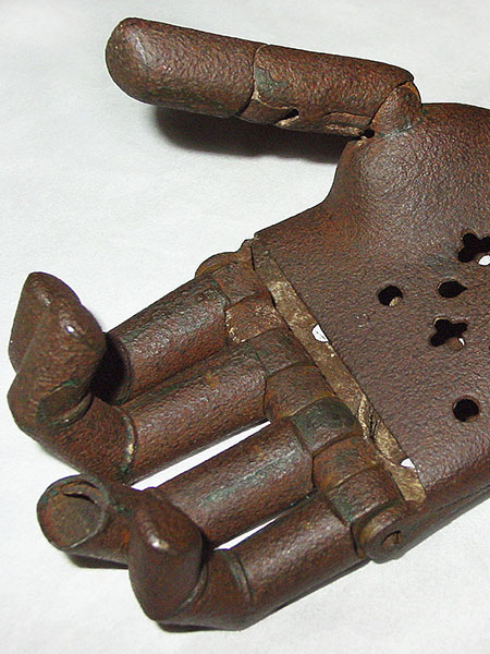 Right-hand prosthesis with movable fingers, 16th century (?).