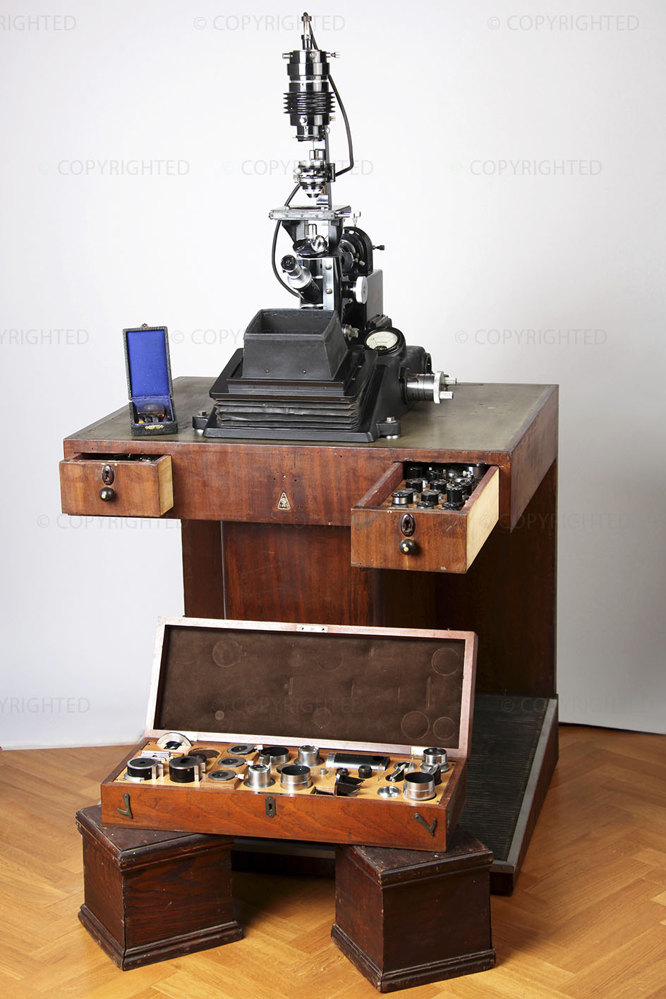 Optical and photographic microscope, model ZC
