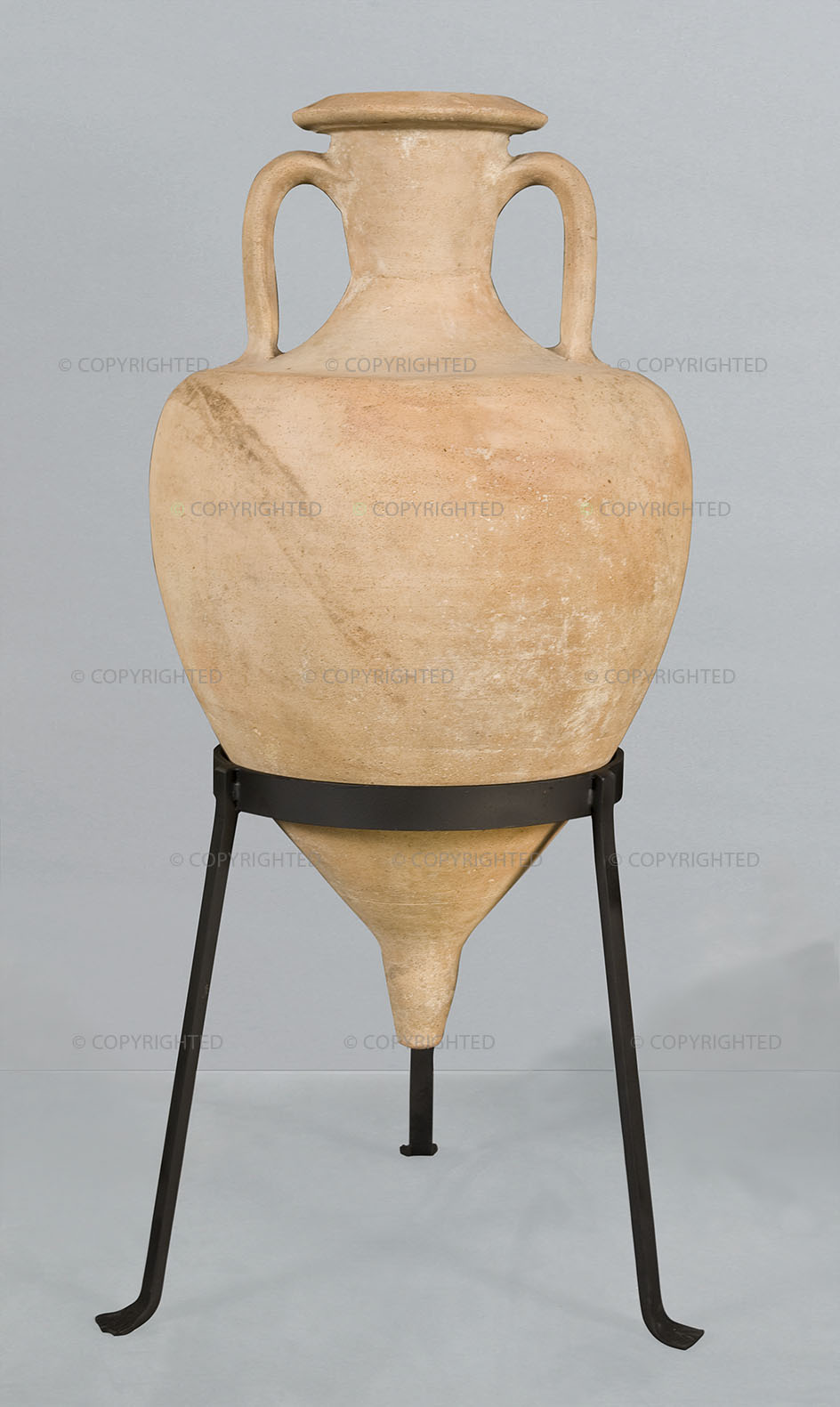 Ancient Graeco-Italic amphora